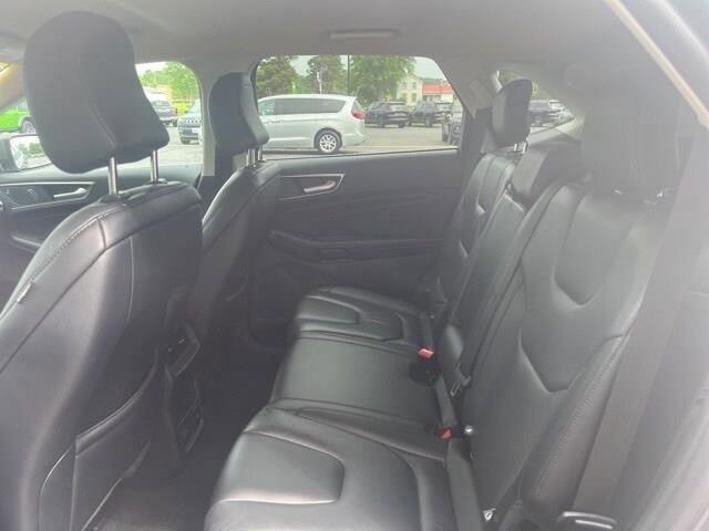 Used 2022 Ford Edge Titanium image 12