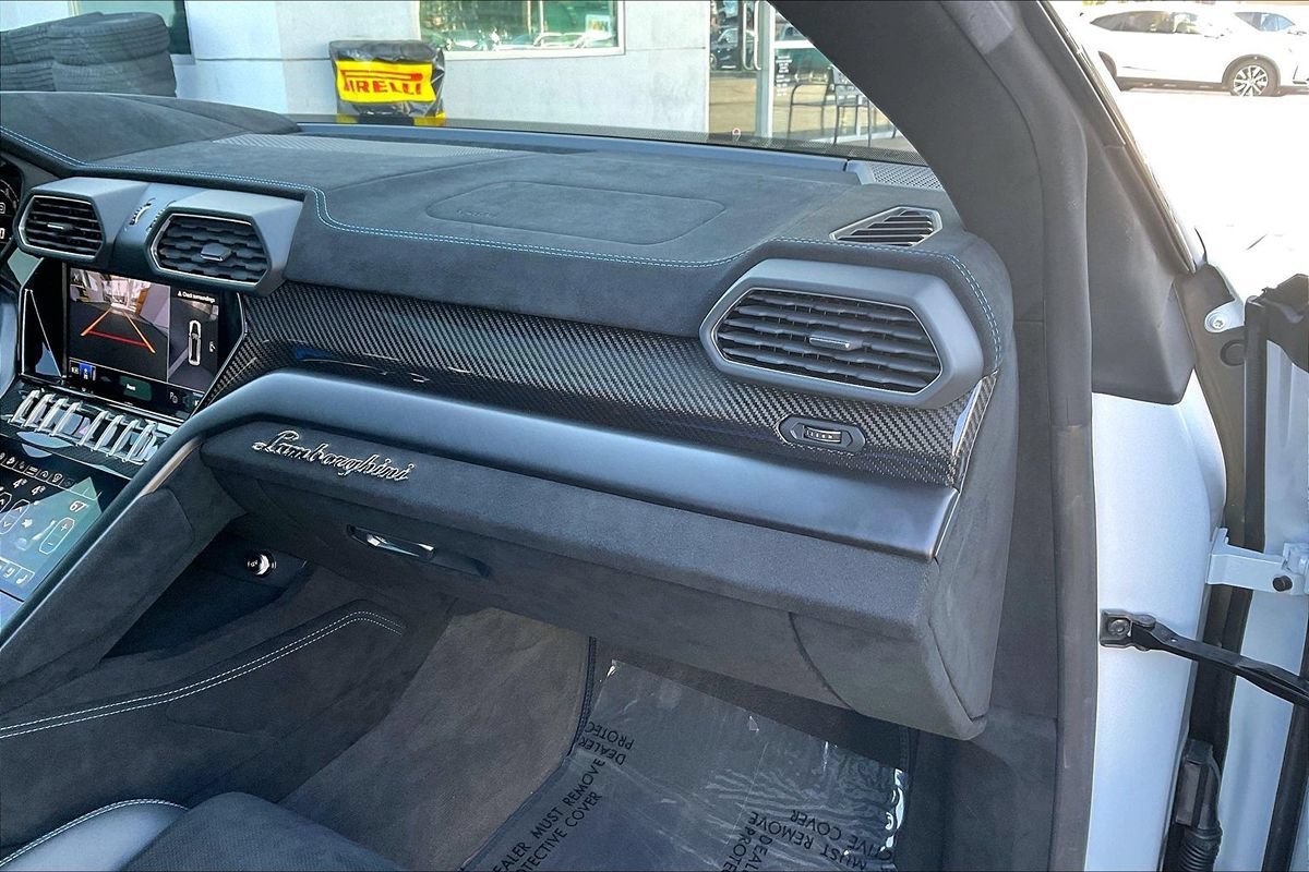Used 2023 Lamborghini Urus Performante AWD/4WD image 17