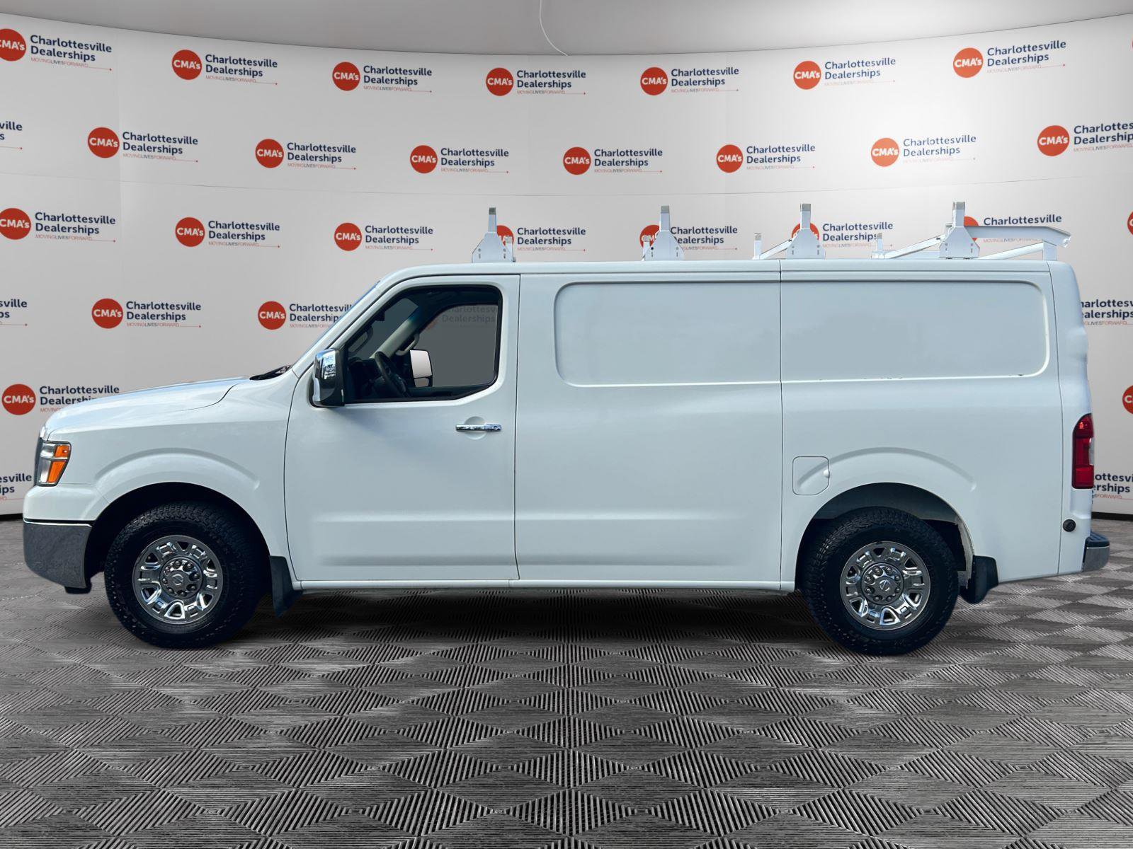 Used 2015 Nissan NV 3500 SL w/ Technology Package image 2