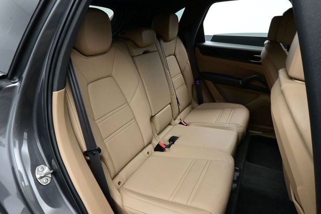 Certified 2021 Porsche Cayenne S AWD/4WD image 17