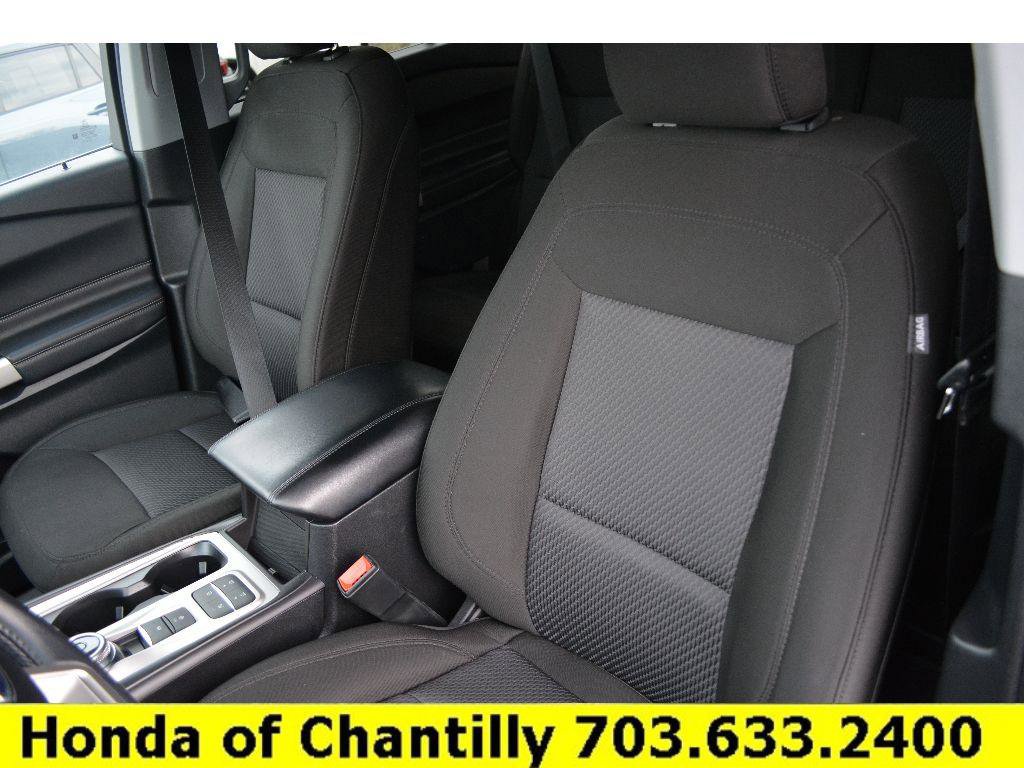 Used 2024 Ford Explorer XLT image 28