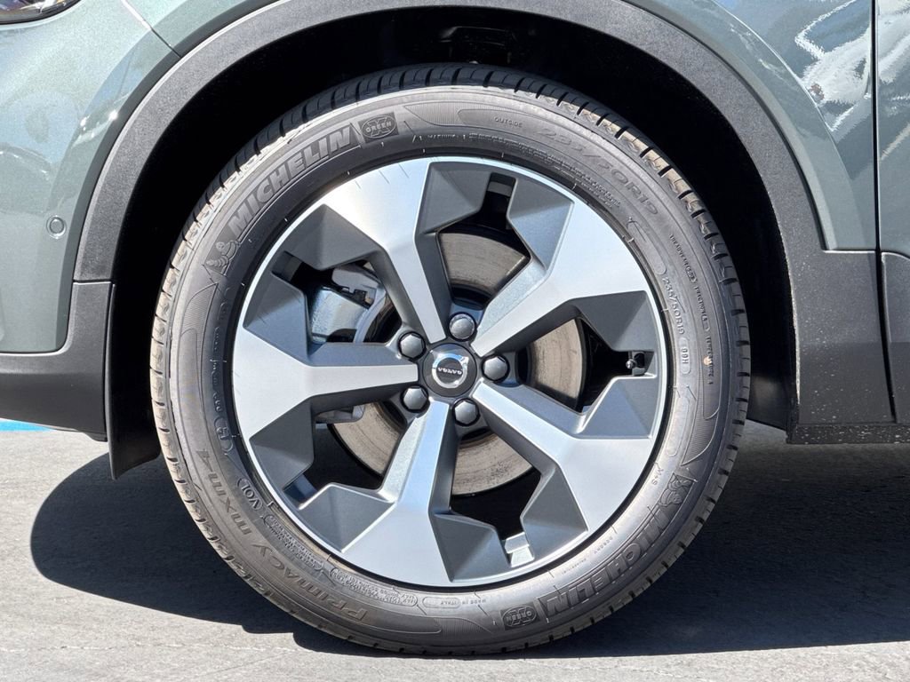 New 2026 Volvo XC40 B5 Plus w/ Protection Package Premier image 25