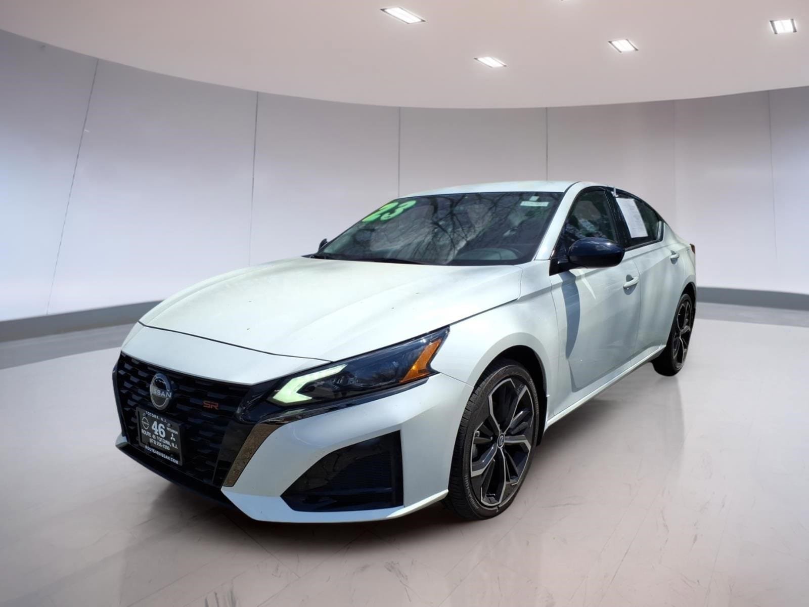 Used 2023 Nissan Altima 2.5 SR AWD/4WD image 2