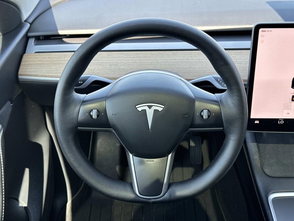 Used 2022 Tesla Model Y Long Range image 8