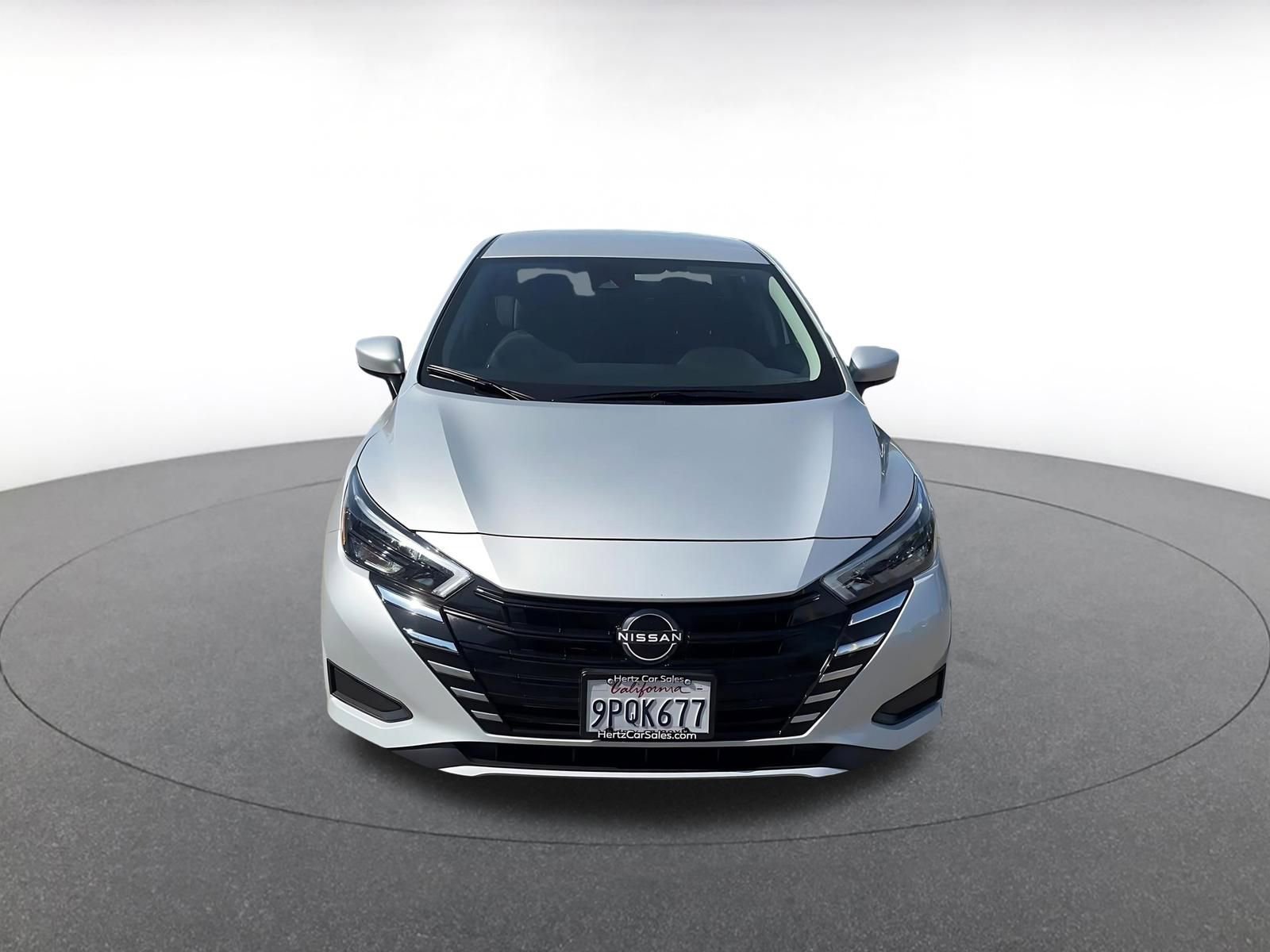 Used 2025 Nissan Versa SV image 4