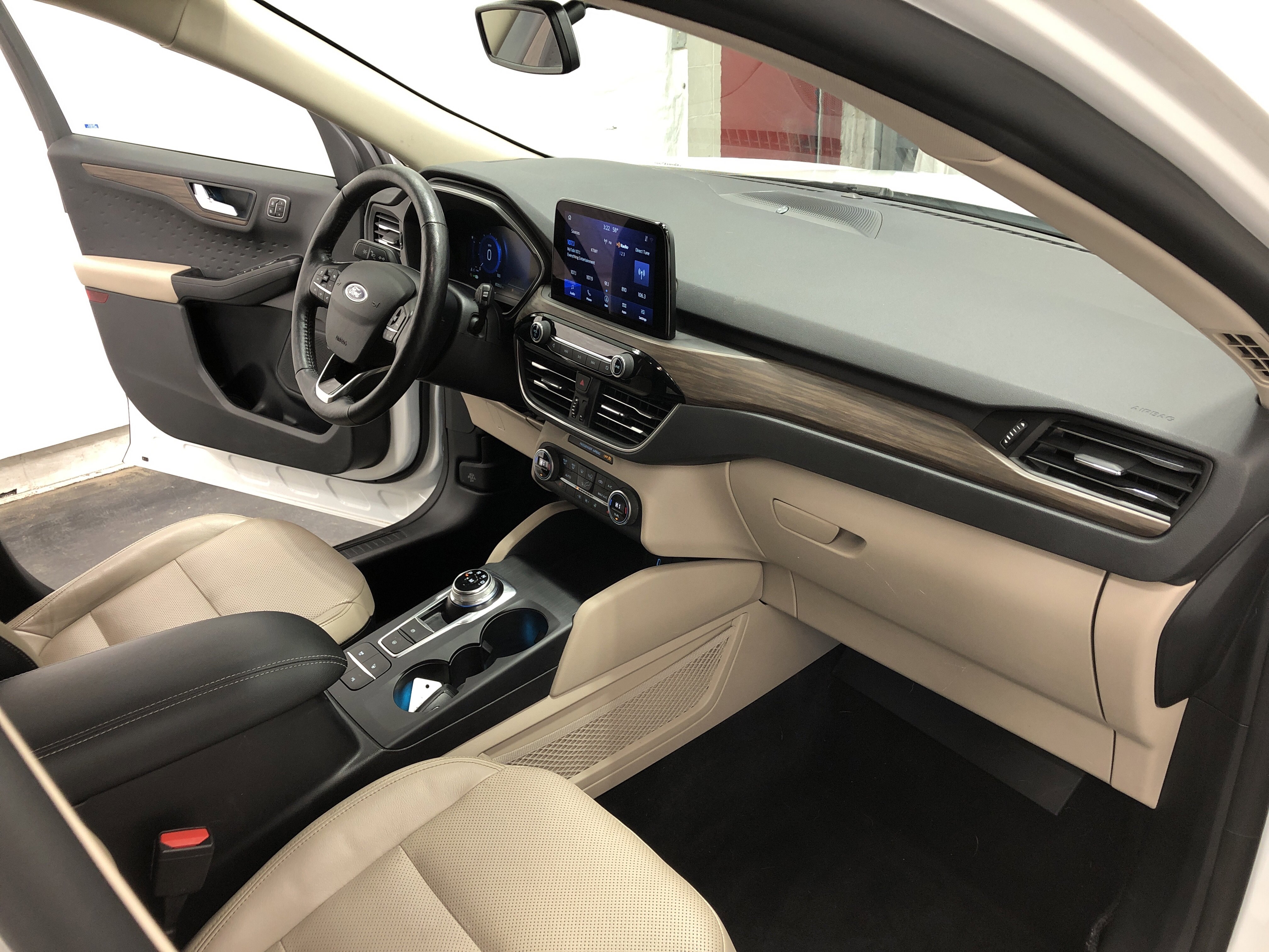 Used 2020 Ford Escape Titanium image 13