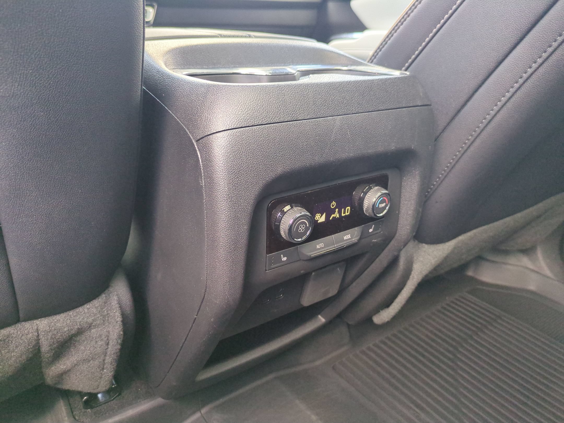 Used 2025 Chevrolet Traverse High Country FWD image 31