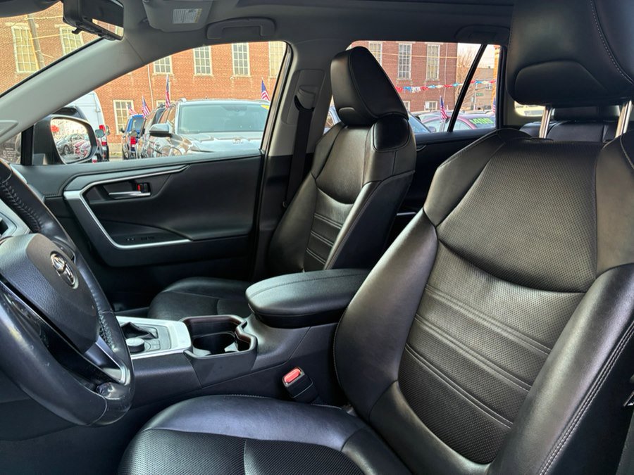 Used 2019 Toyota RAV4 Limited w/ Advanced Technology Package AWD/4WD image 16