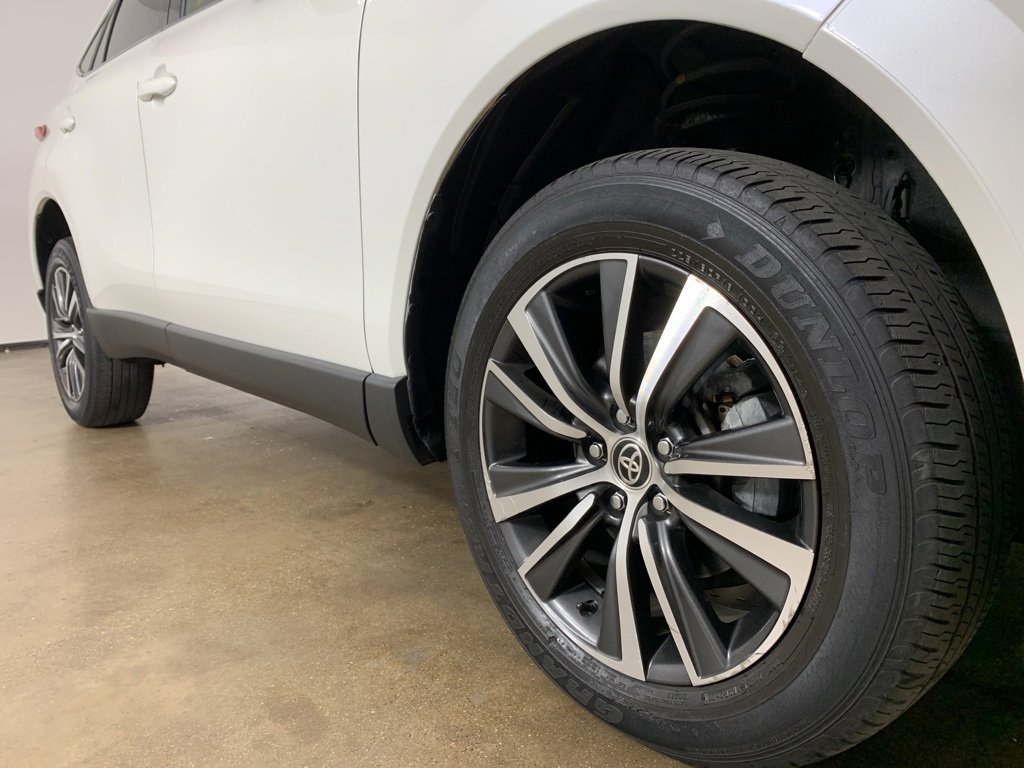 Used 2021 Toyota Venza LE image 35