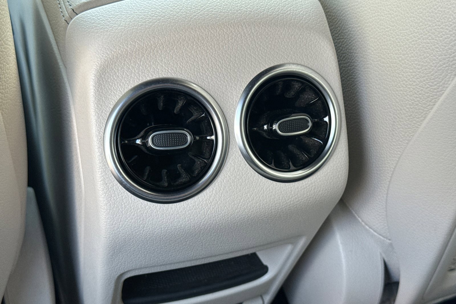 Used 2024 Mercedes-Benz EQB 250+ image 15