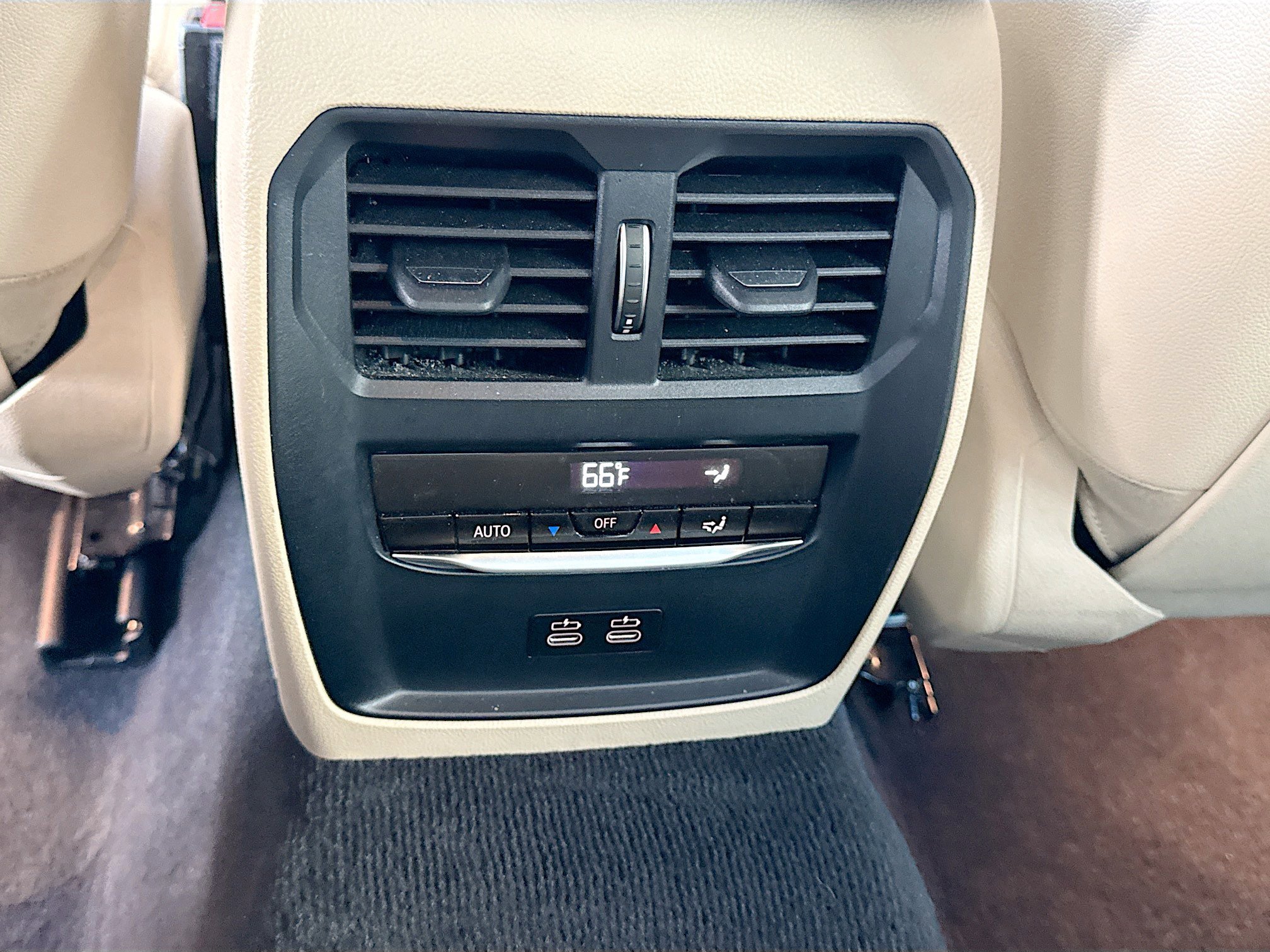 Used 2021 BMW 430i Coupe w/ Premium Package image 18