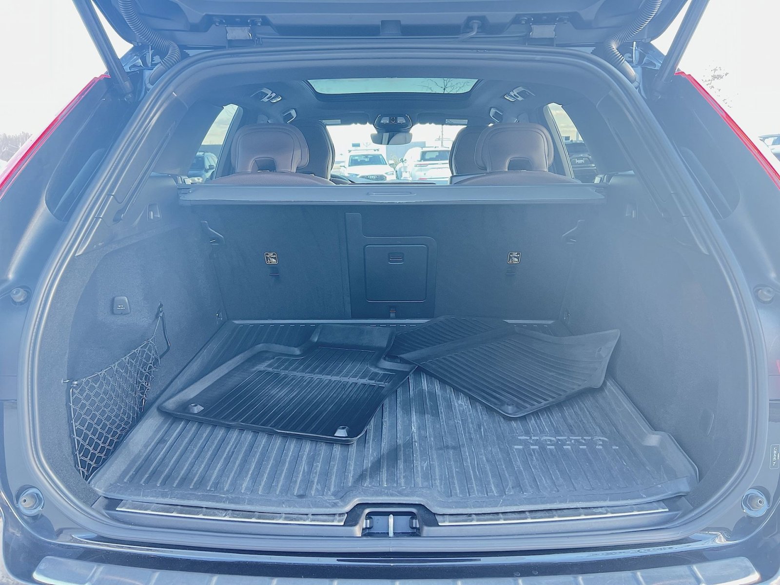 Certified 2022 Volvo XC60 B5 Momentum image 25