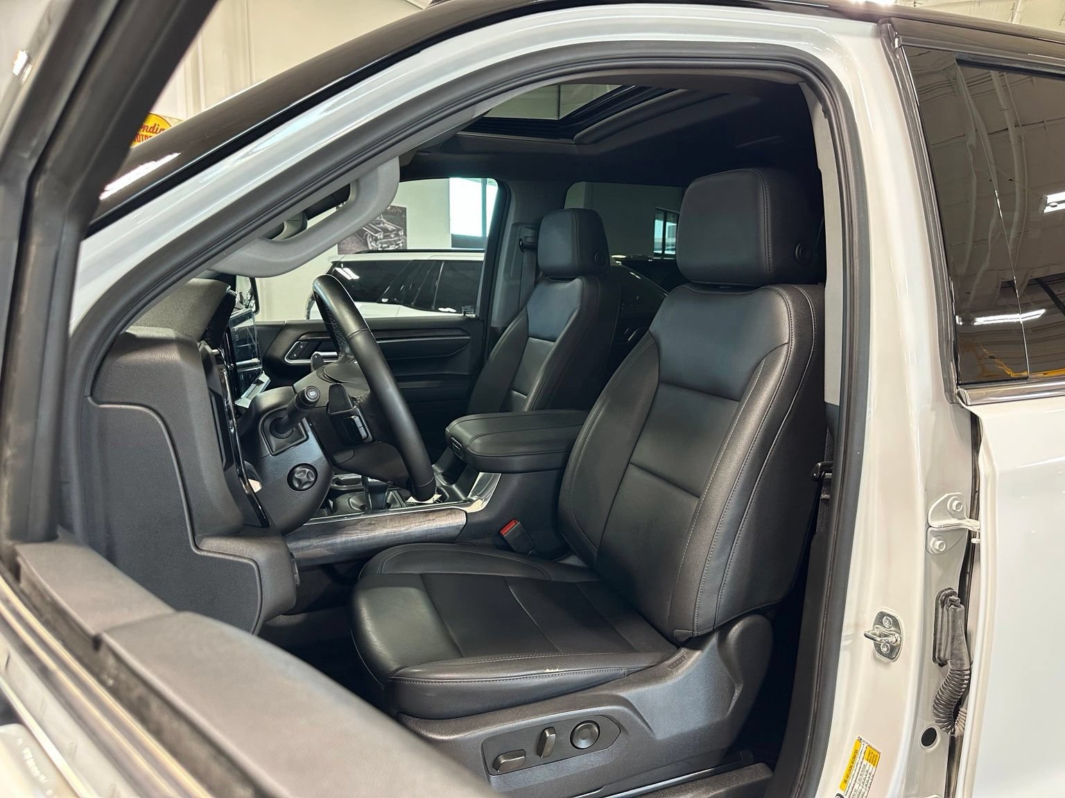 Used 2025 Chevrolet Silverado 1500 LTZ w/ Z71 Off-Road Package AWD/4WD image 14