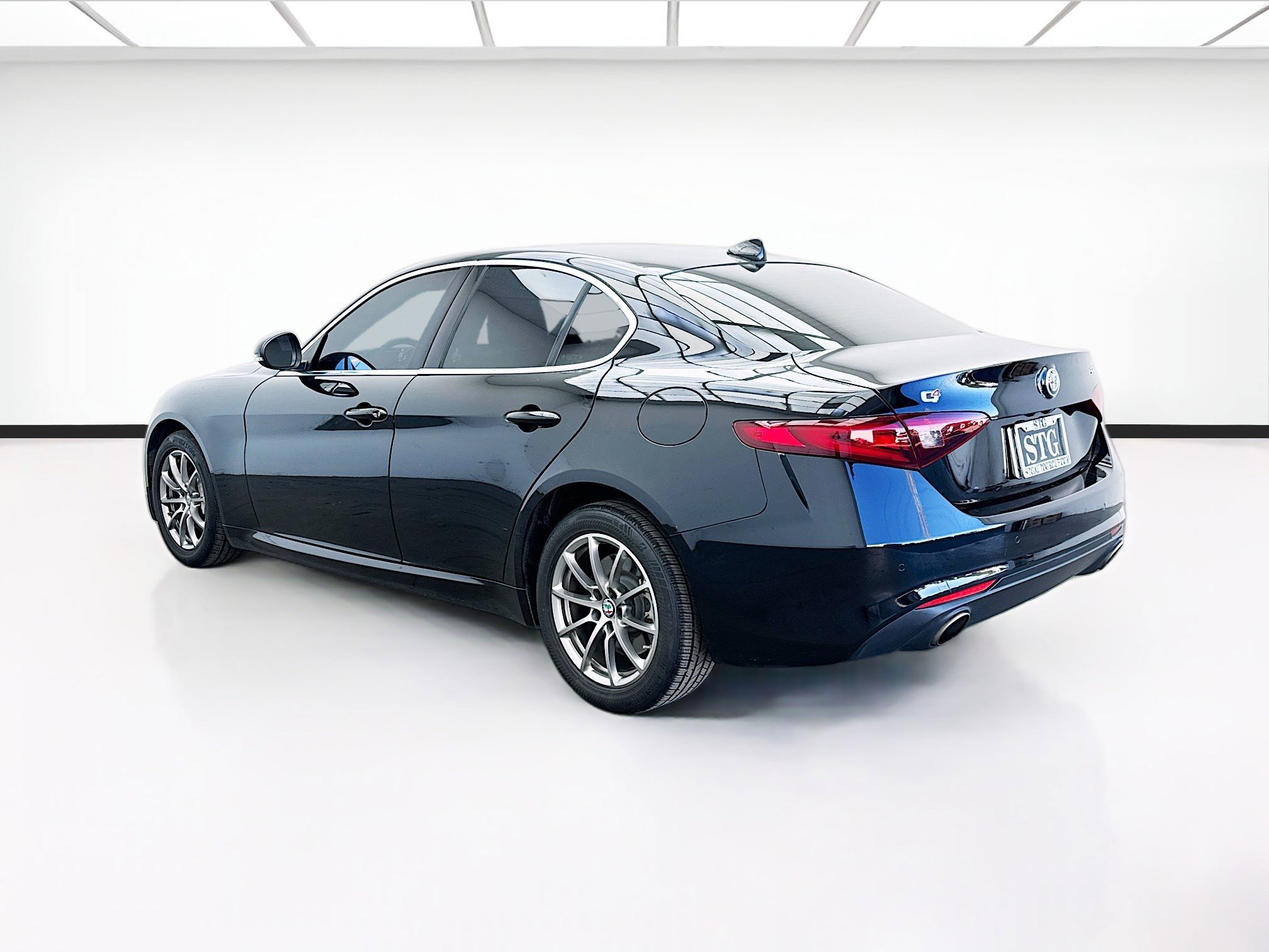 Used 2019 Alfa Romeo Giulia Base image 6