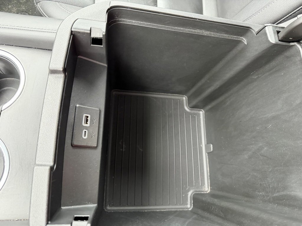 Used 2024 Chevrolet Suburban LT image 22