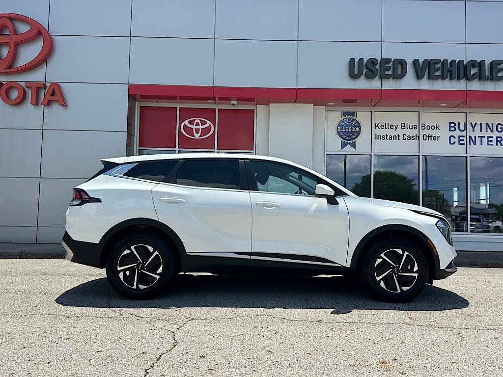 Used 2023 Kia Sportage LX AWD/4WD image 7