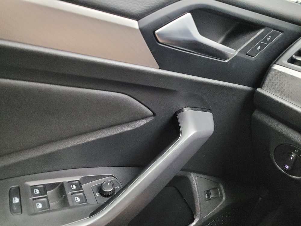 Used 2019 Volkswagen Jetta SE w/ Cold Weather Package FWD image 27