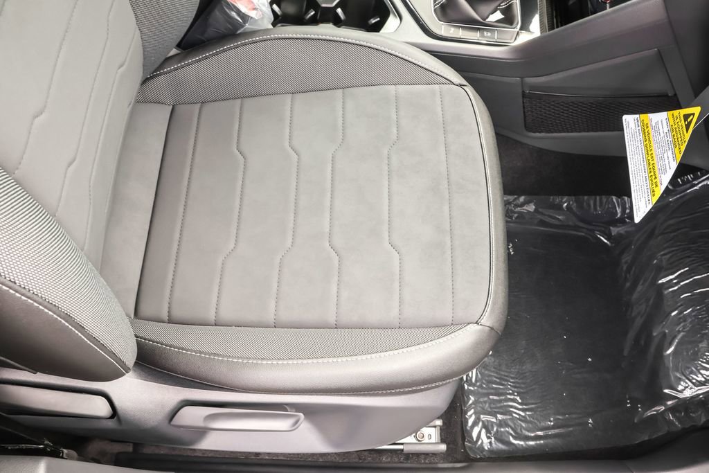 Used 2025 Volkswagen Taos SE image 37