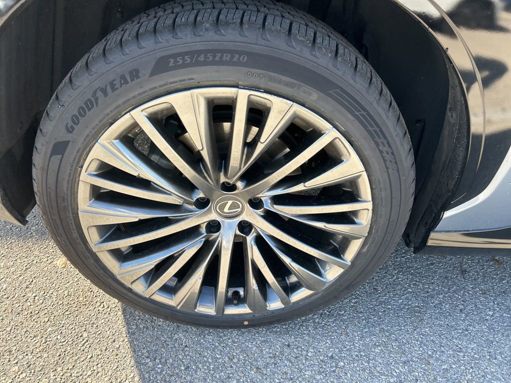 Certified 2023 Lexus RZ 450e Premium w/ Accessory Package (Z1) image 10