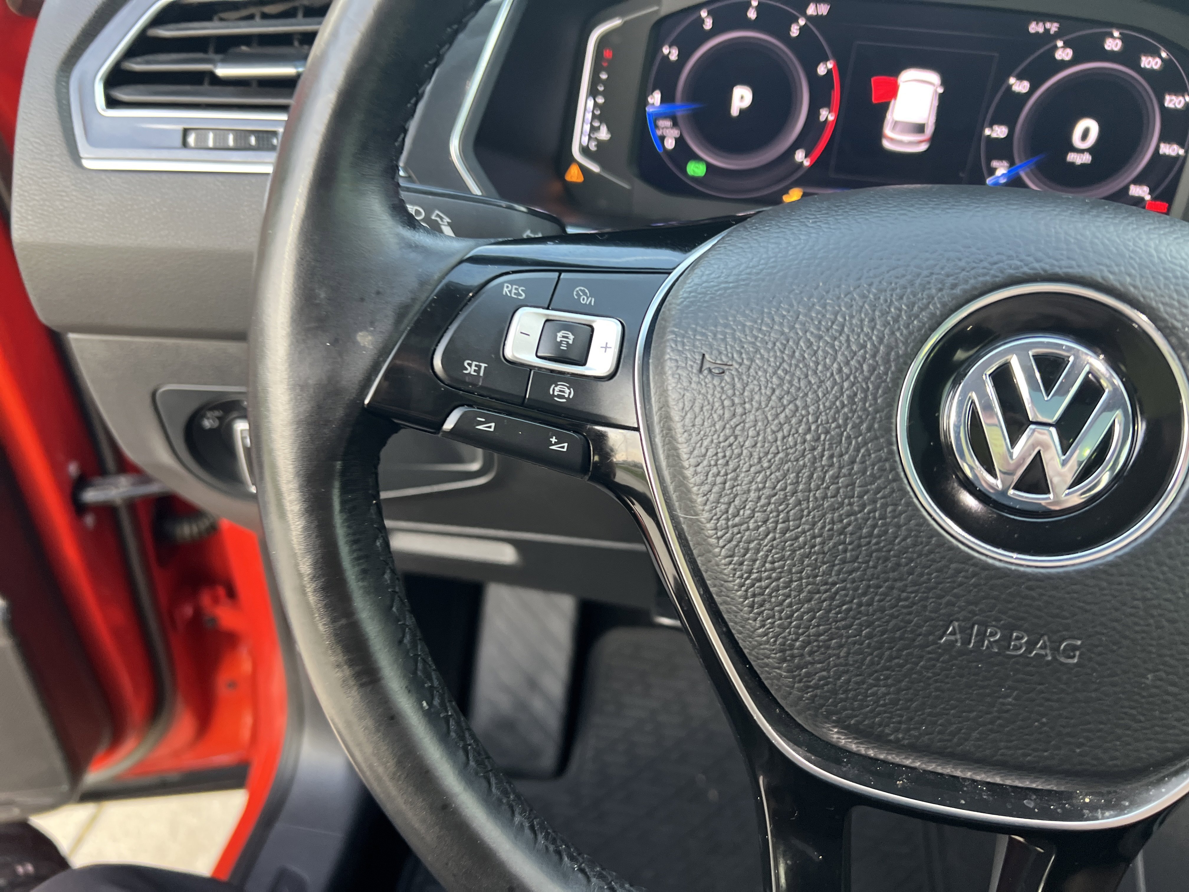 Used 2019 Volkswagen Tiguan SEL image 17