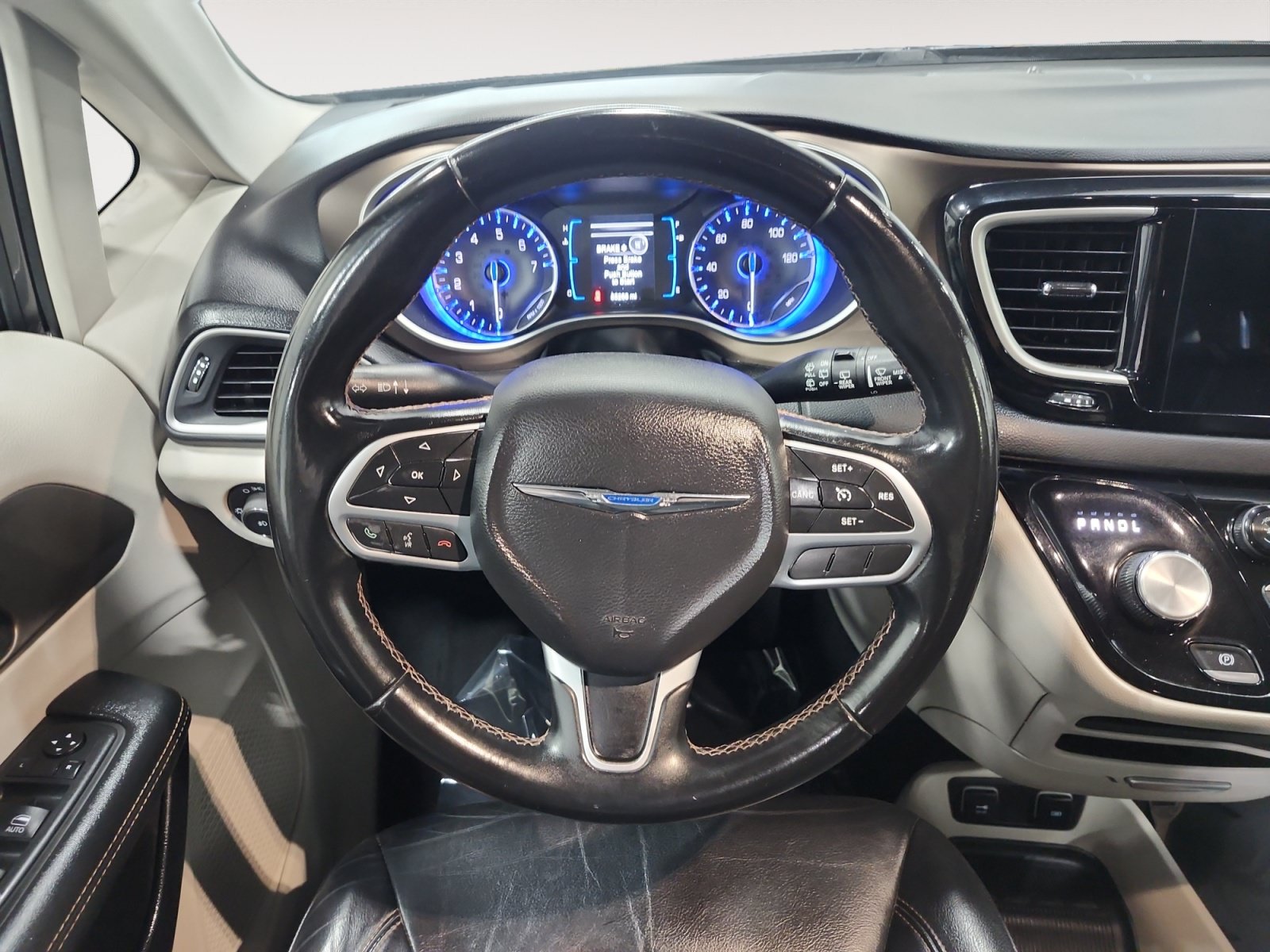 Used 2017 Chrysler Pacifica Touring-L FWD image 12