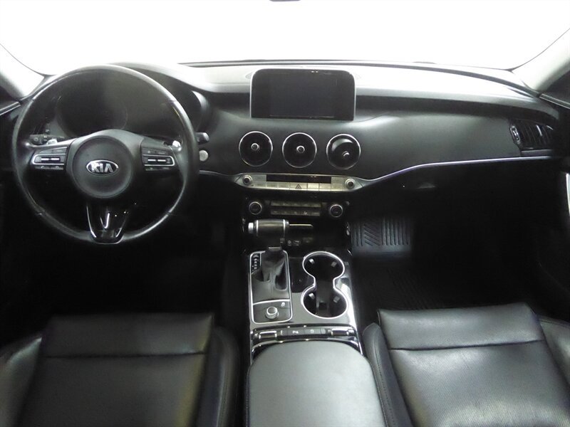 Used 2019 Kia Stinger RWD image 9