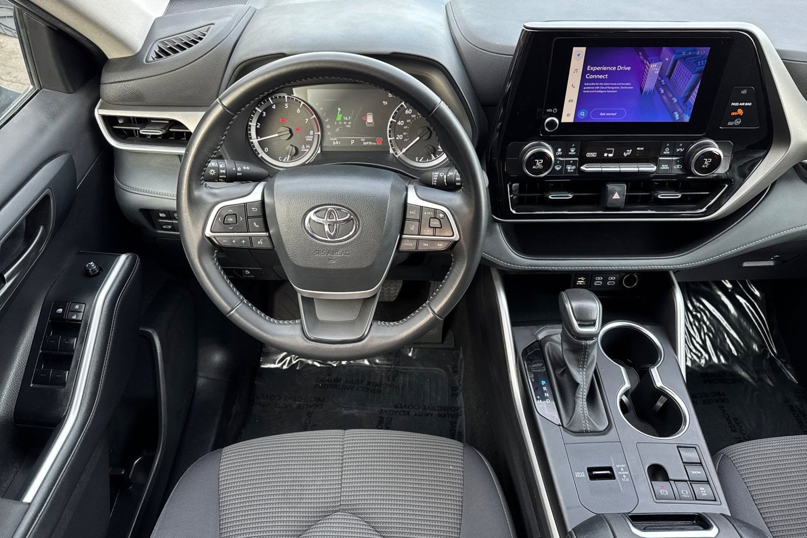 Certified 2025 Toyota Highlander LE FWD image 14