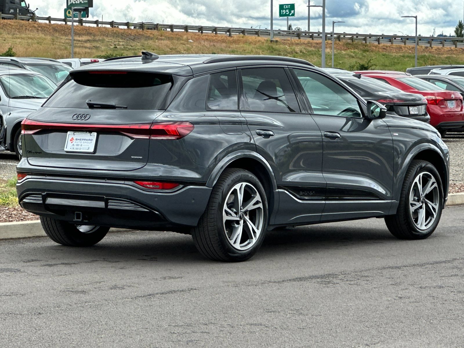 New 2027 Audi Q6 e-tron Premium Plus AWD/4WD image 3
