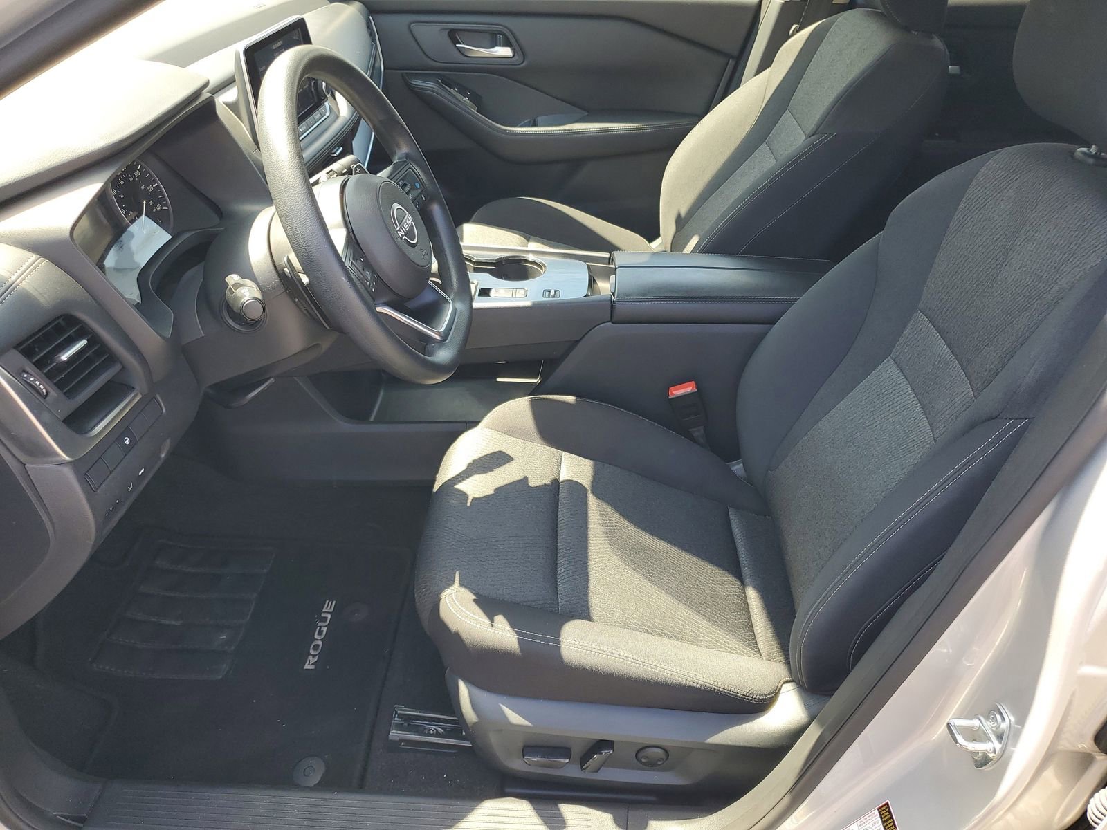 Used 2024 Nissan Rogue SV FWD image 5