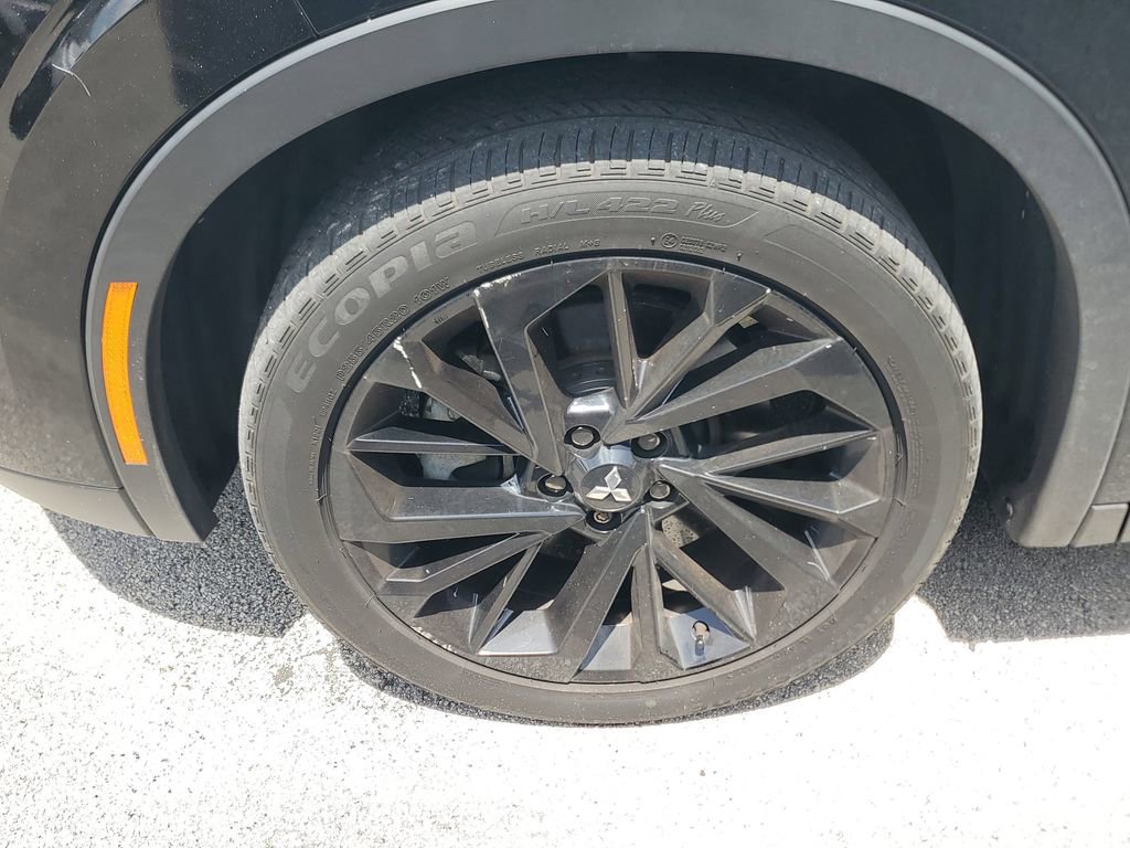 Used 2022 Mitsubishi Outlander SEL Black Edition image 4