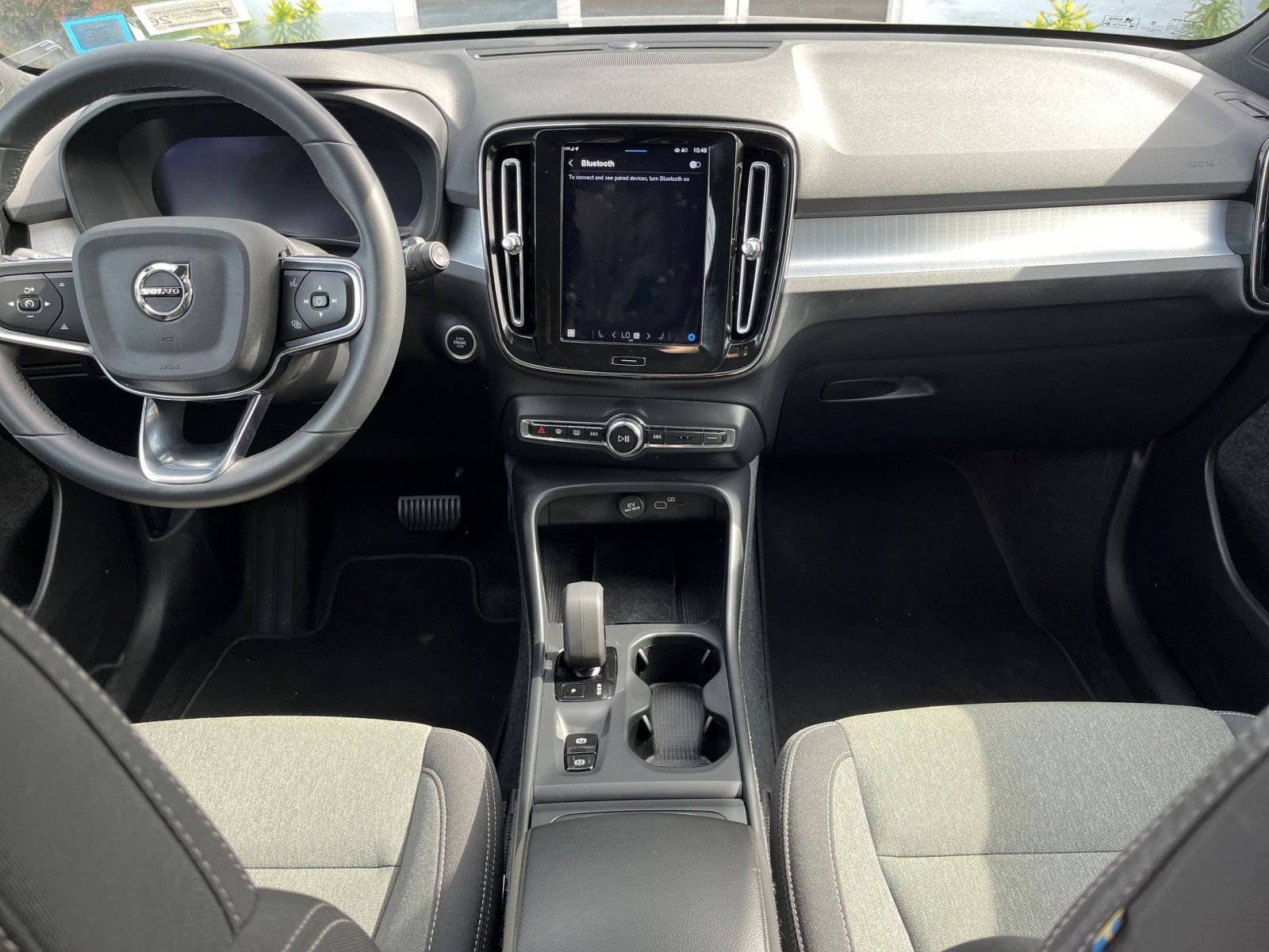 Used 2024 Volvo XC40 B5 Core image 29