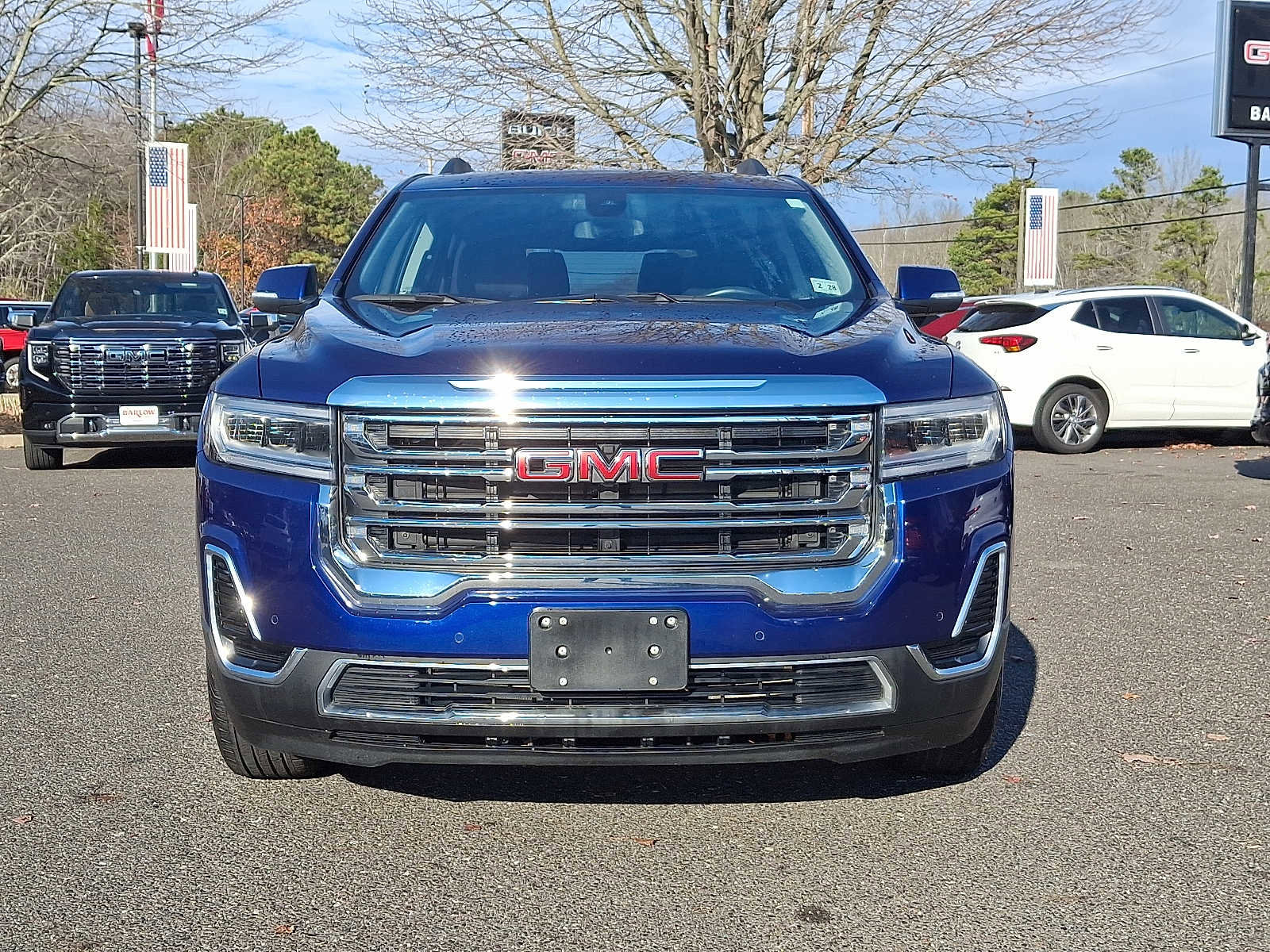 Certified 2023 GMC Acadia SLE w/ Driver Convenience Package image 2