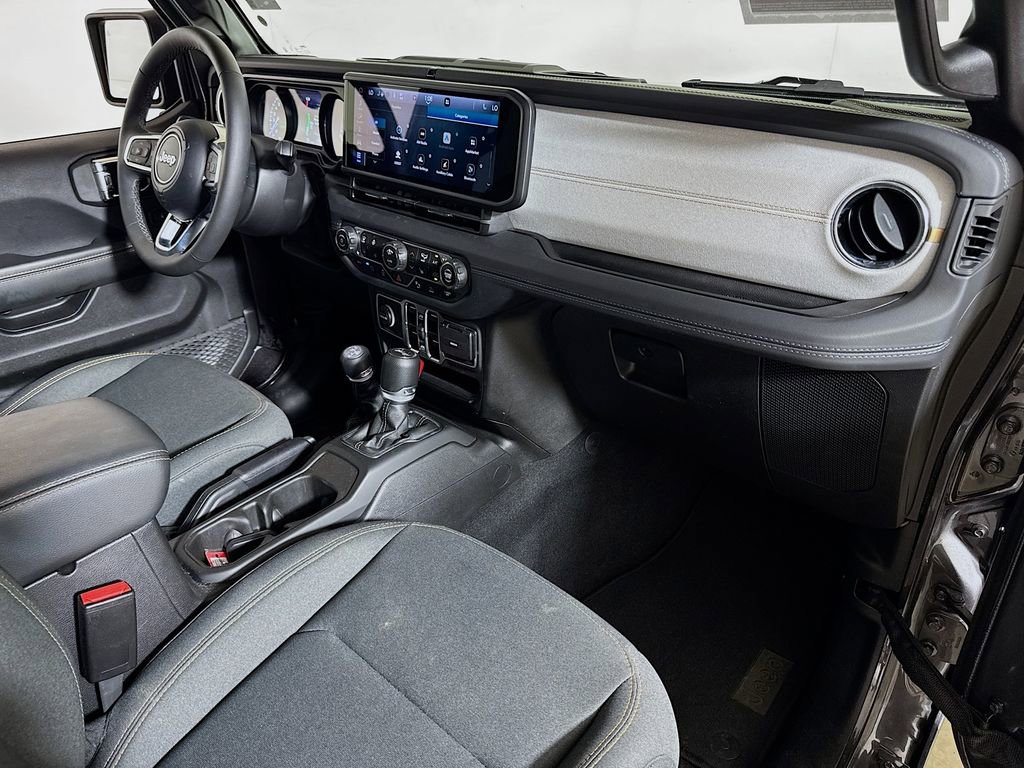 Used 2025 Jeep Wrangler Unlimited Sahara w/ Safety Group AWD/4WD image 25