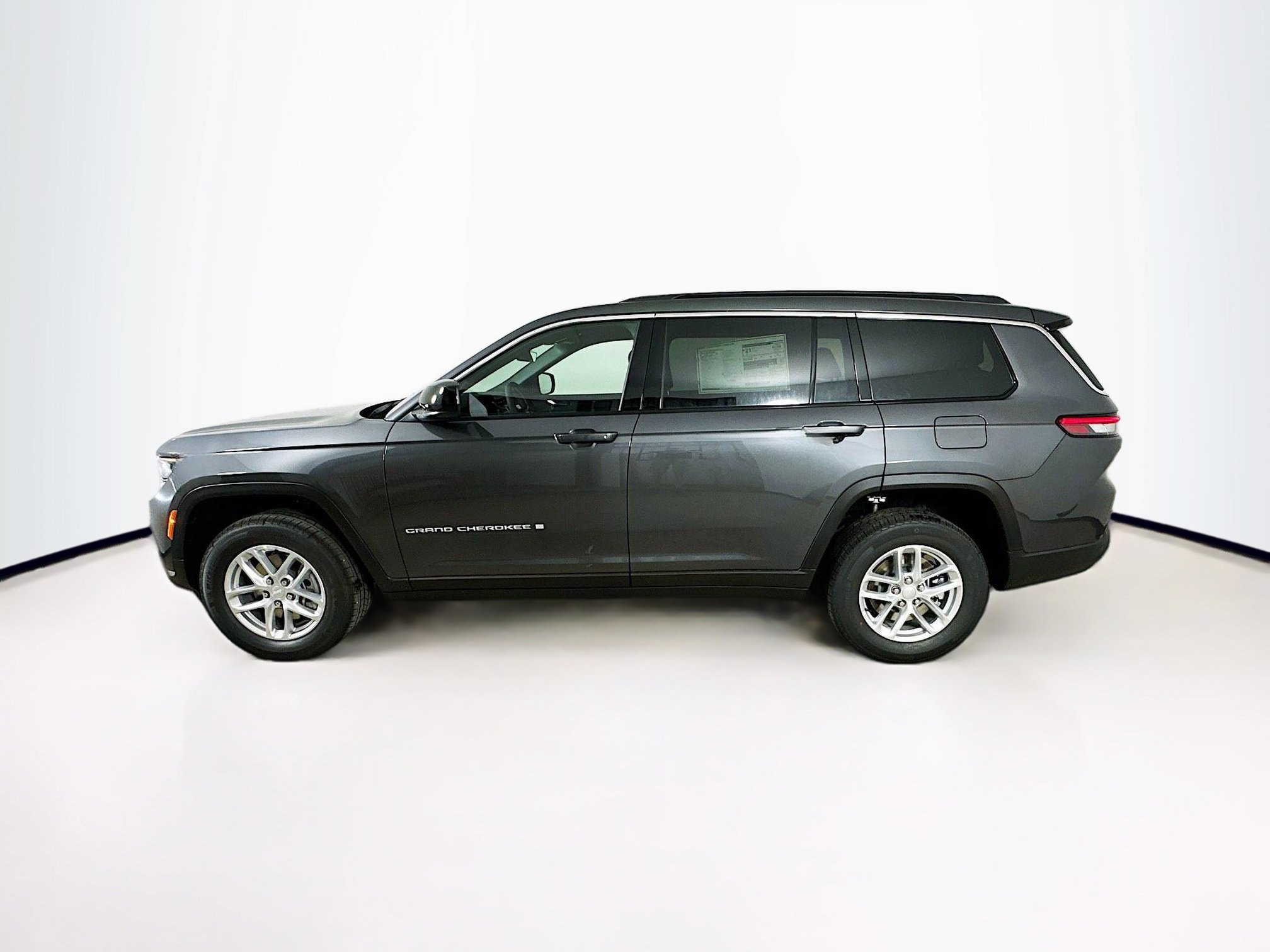 Used 2025 Jeep Grand Cherokee L Laredo w/ Luxury Tech Group I AWD/4WD image 4