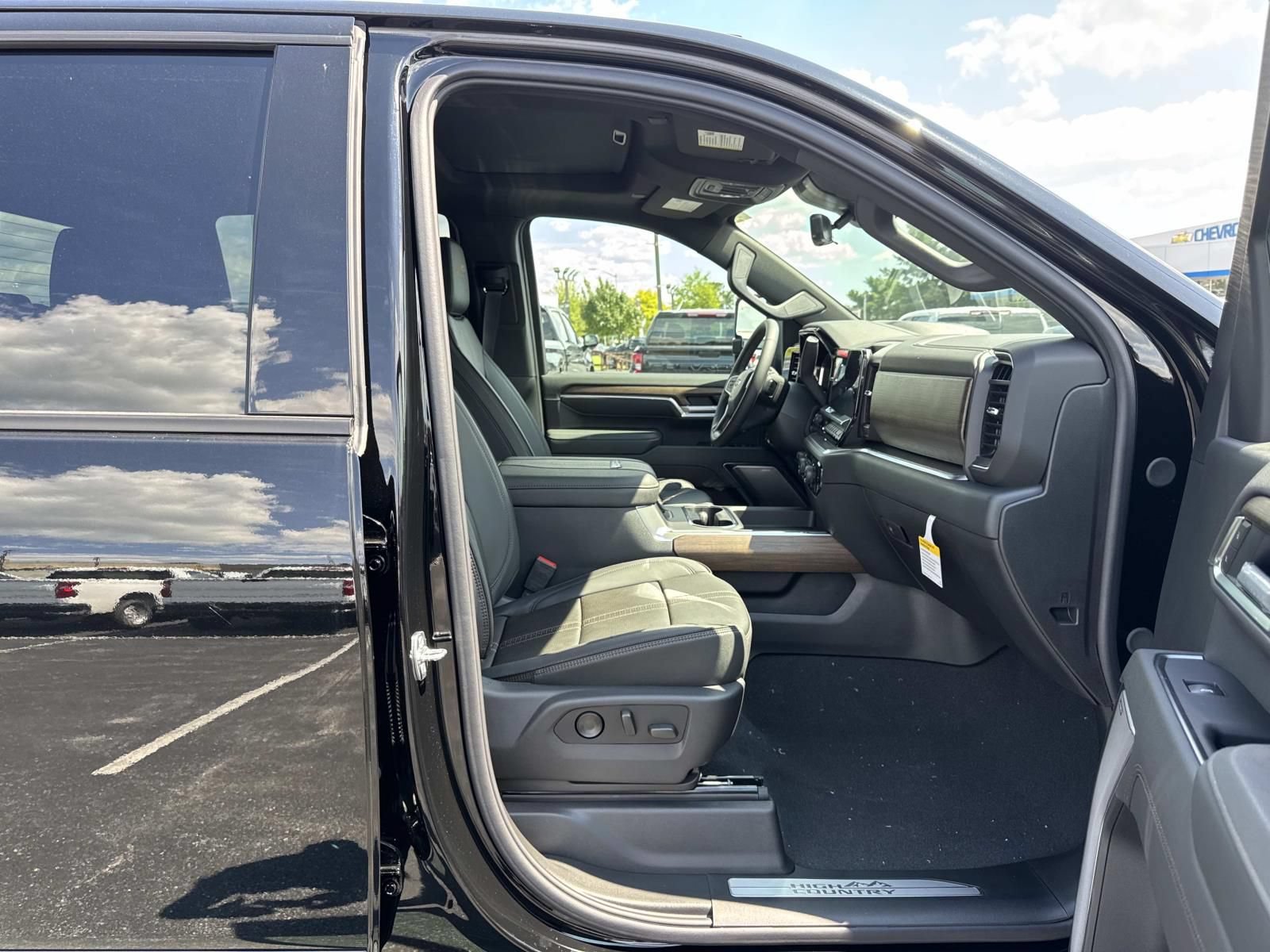 New 2026 Chevrolet Silverado 2500 High Country w/ High Country Premium Package AWD/4WD image 11