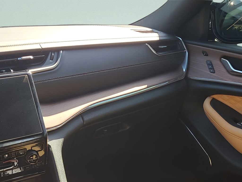 Used 2025 Jeep Grand Cherokee Summit image 23