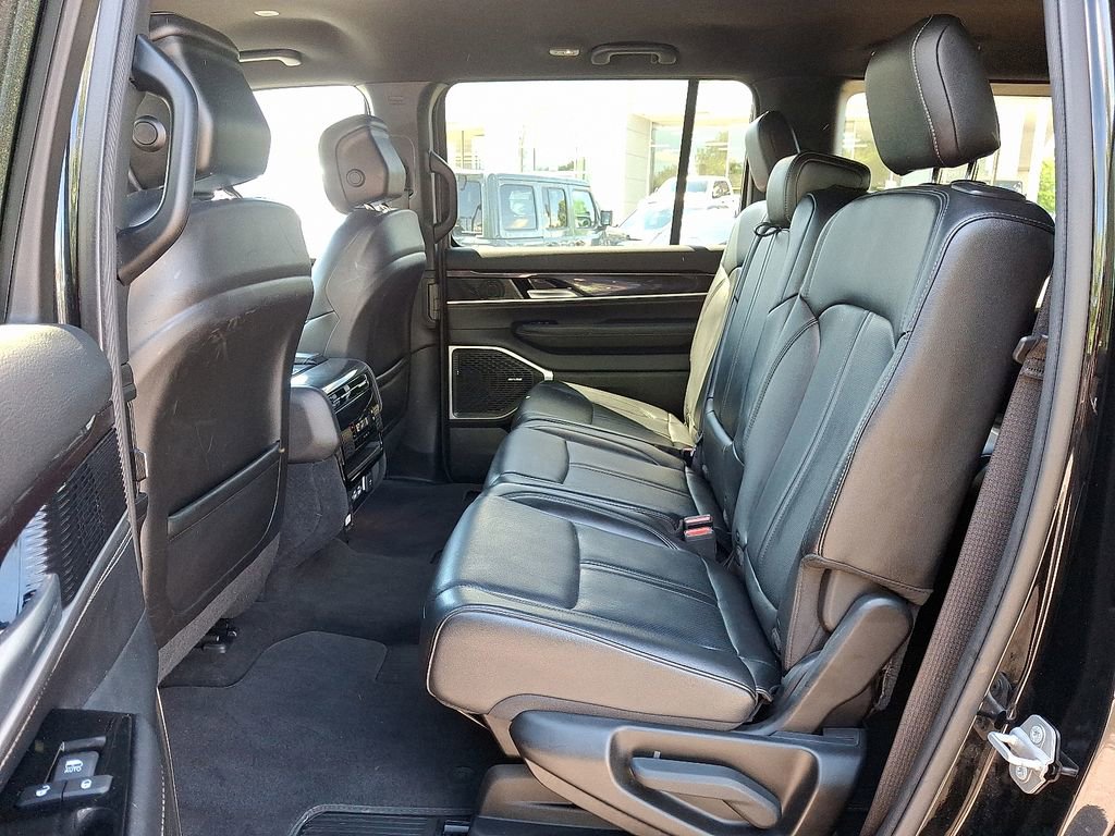Used 2024 Jeep Wagoneer 4WD image 11
