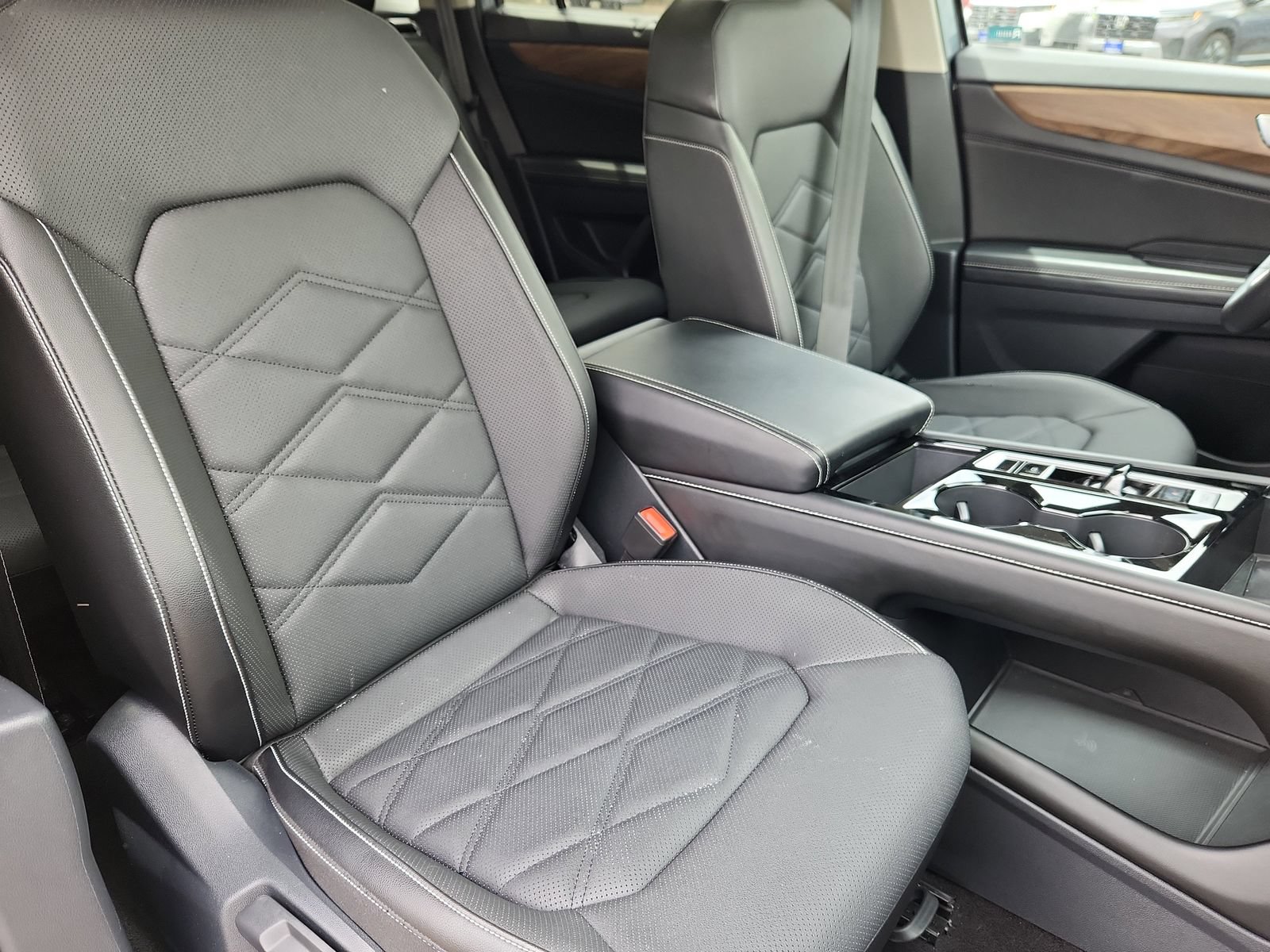 Used 2024 Volkswagen Atlas SE AWD/4WD image 16