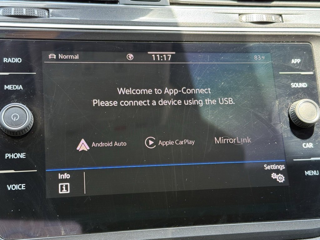 Used 2023 Volkswagen Tiguan SE image 9