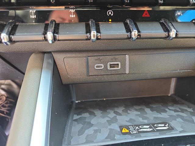 Used 2024 Chevrolet Colorado ZR2 w/ ZR2 Convenience Package III image 28