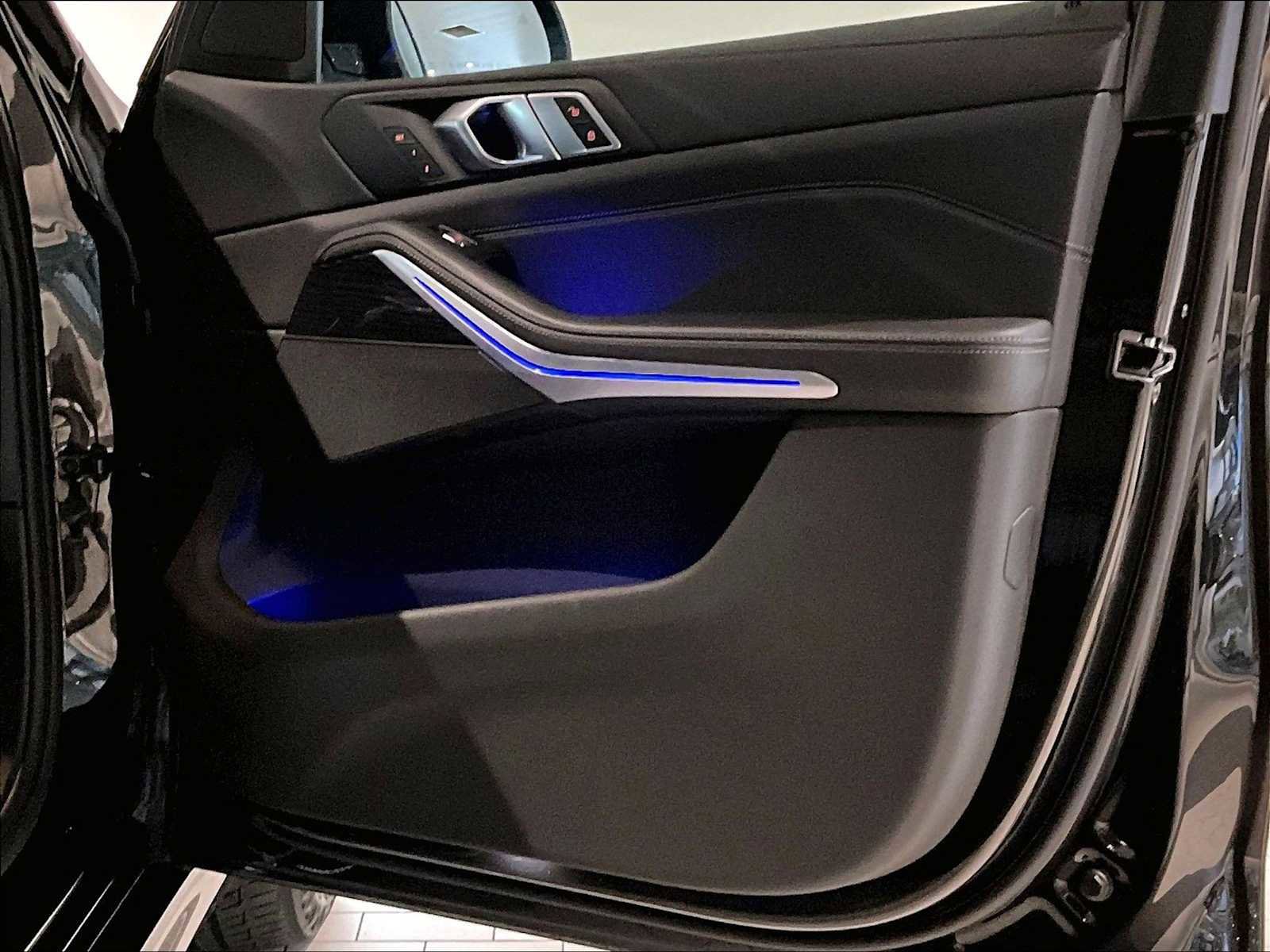 Used 2024 BMW X7 xDrive40i w/ M Sport Package image 27