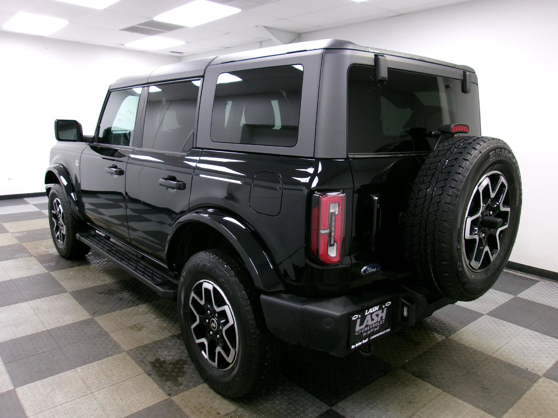 Used 2022 Ford Bronco Outer Banks image 2