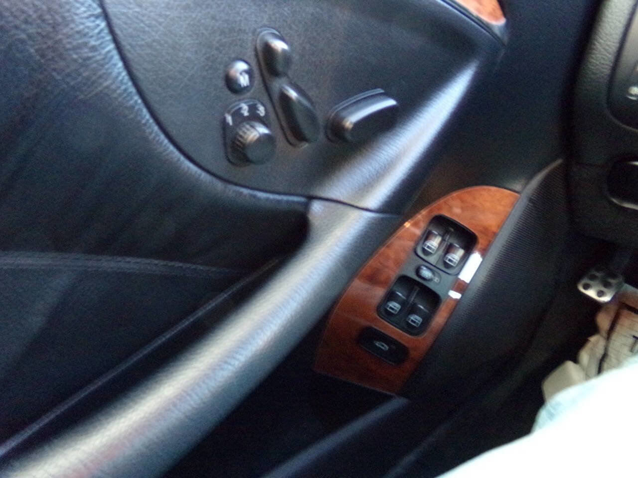 Used 2009 Mercedes-Benz CLK 550 Cabriolet w/ Premium I Pkg image 14