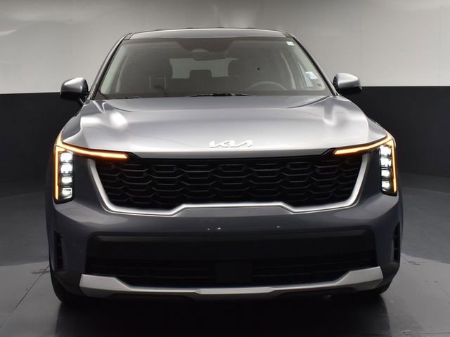 Certified 2025 Kia Sorento LX image 3