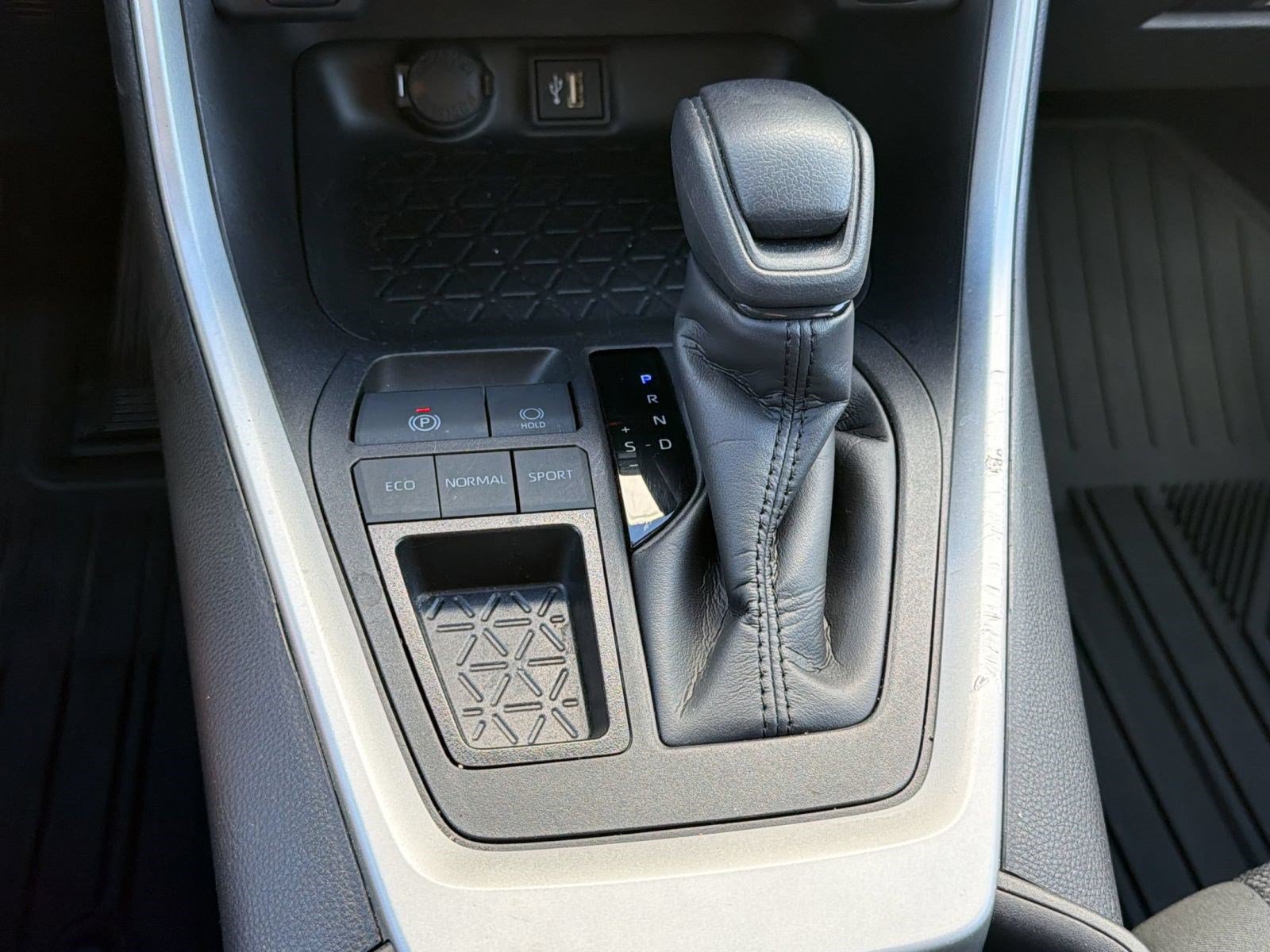 Certified 2024 Toyota RAV4 LE FWD image 19