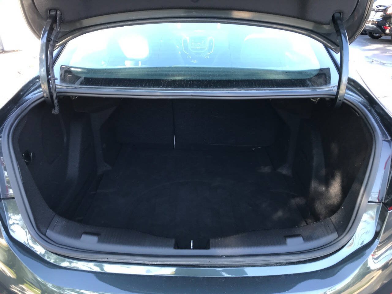 Used 2018 Chevrolet Cruze LT w/ Convenience Package FWD image 12