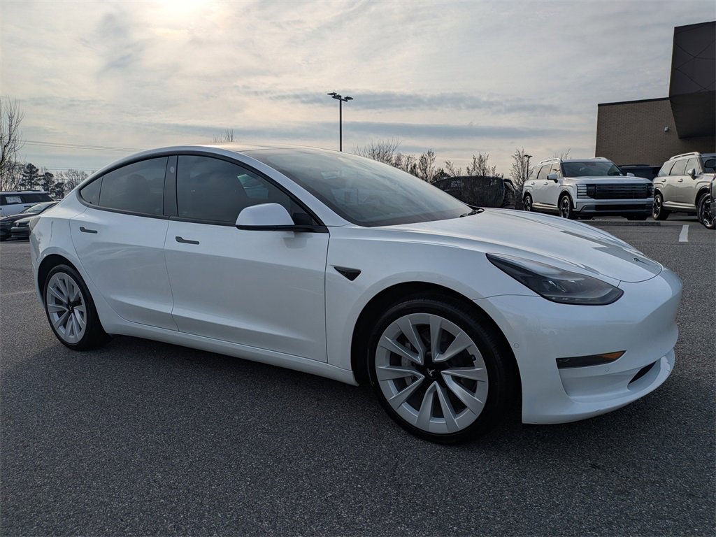 Used 2022 Tesla Model 3 image 2