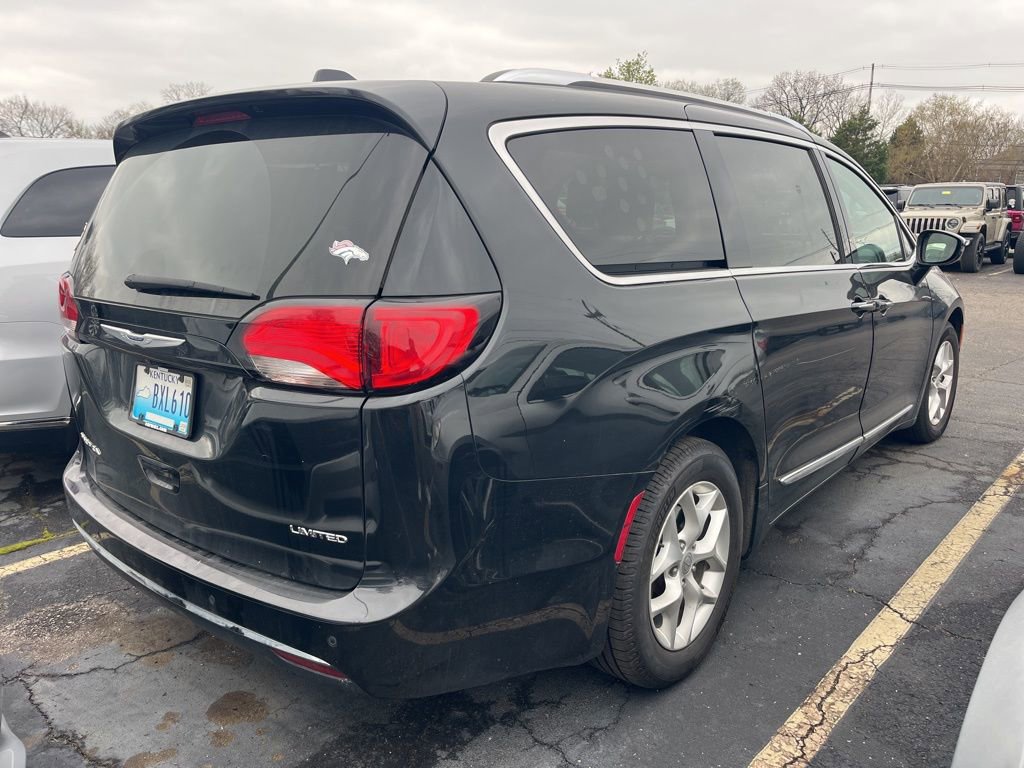 Used 2019 Chrysler Pacifica Limited image 3