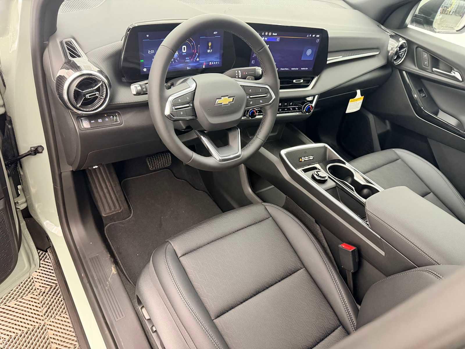 New 2026 Chevrolet Equinox LT w/ Convenience Package II image 2