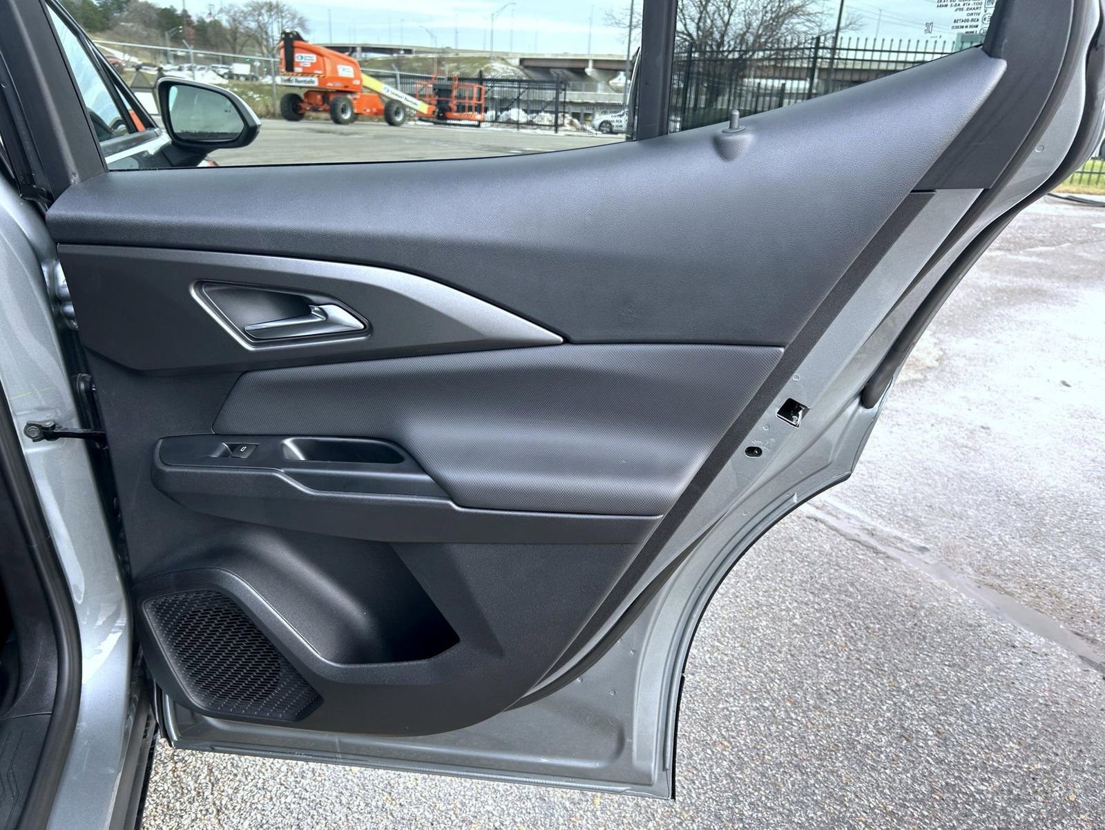 New 2026 Chevrolet Equinox EV LT image 18